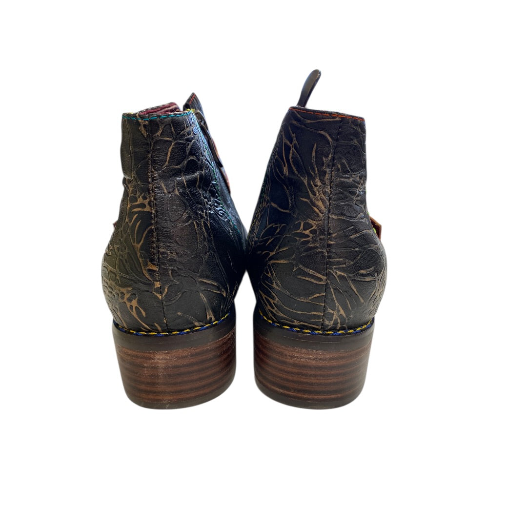 Boots Ankle Flats By Clothes Mentor In Multi, Size:9.5