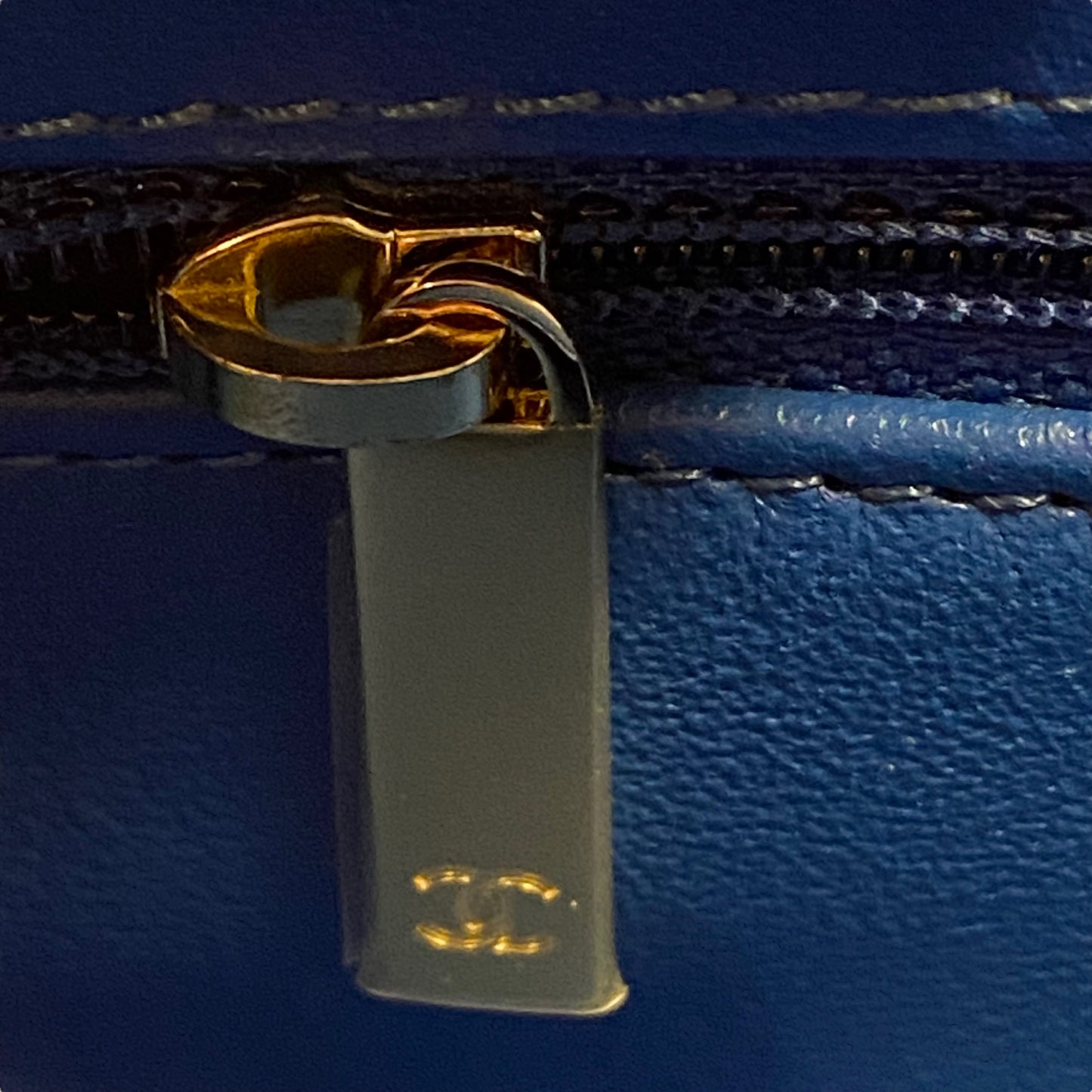 Handbag Luxury Designer By Chanel Size: Medium