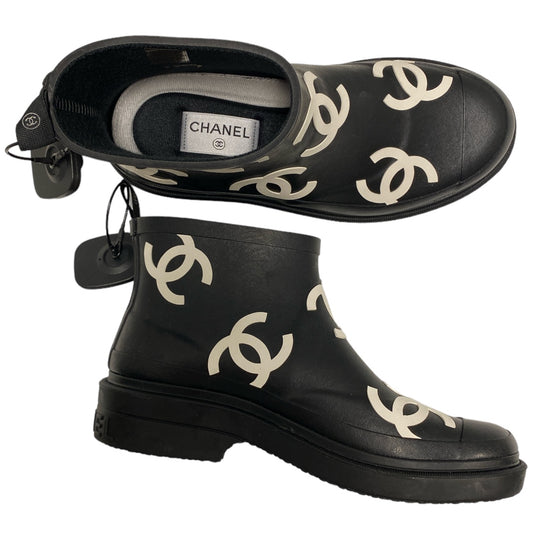 Boots Designer By Chanel  Size: 8