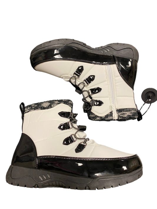 Boots Snow By Sporto In White, Size: 9