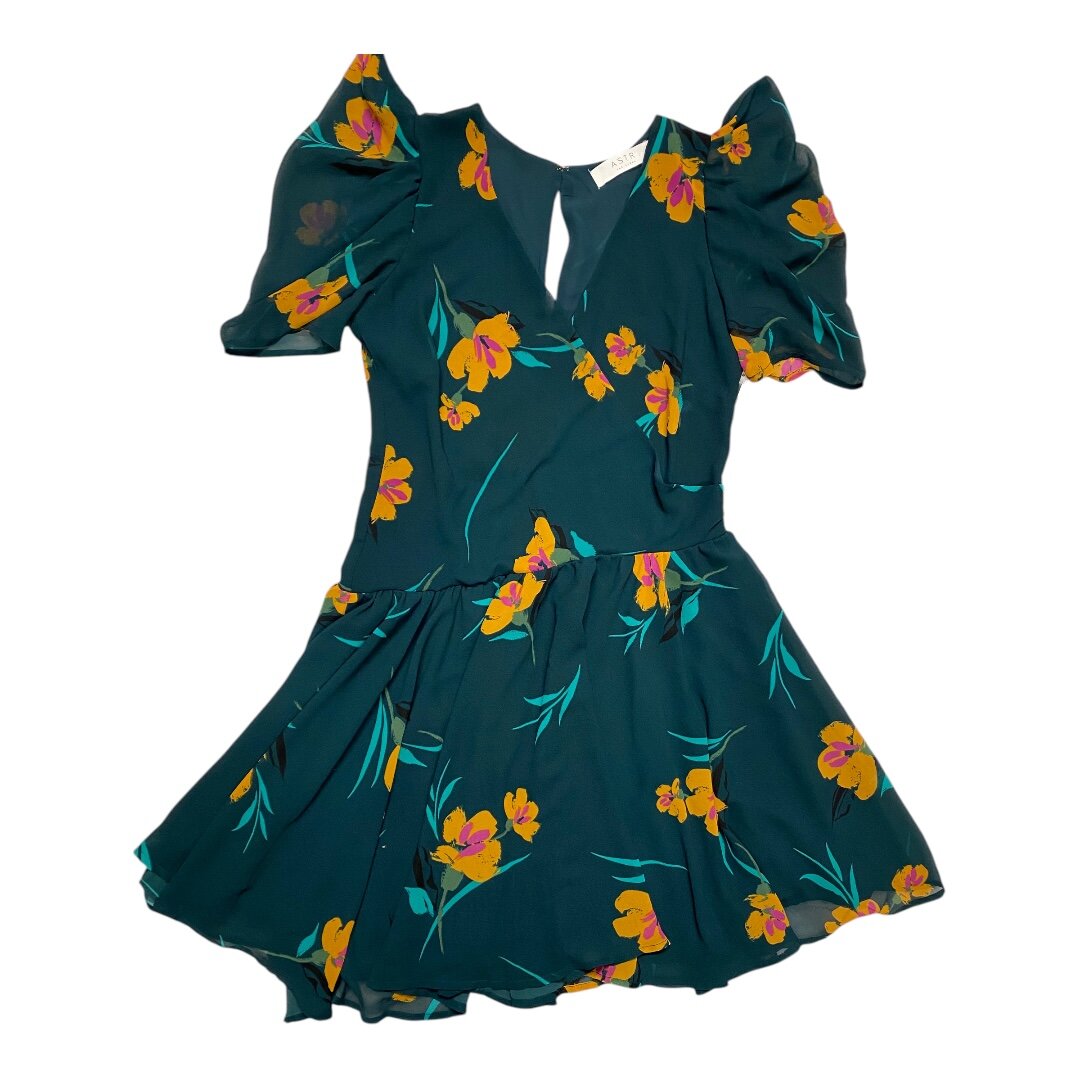 Dress Casual Short By Astr  Size: S