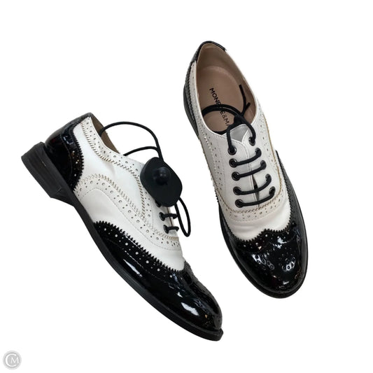 Shoes Flats By Monroe And Main In Black & White, Size: 7.5