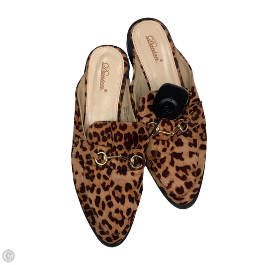 Shoes Flats By Cmc In Animal Print, Size: 10