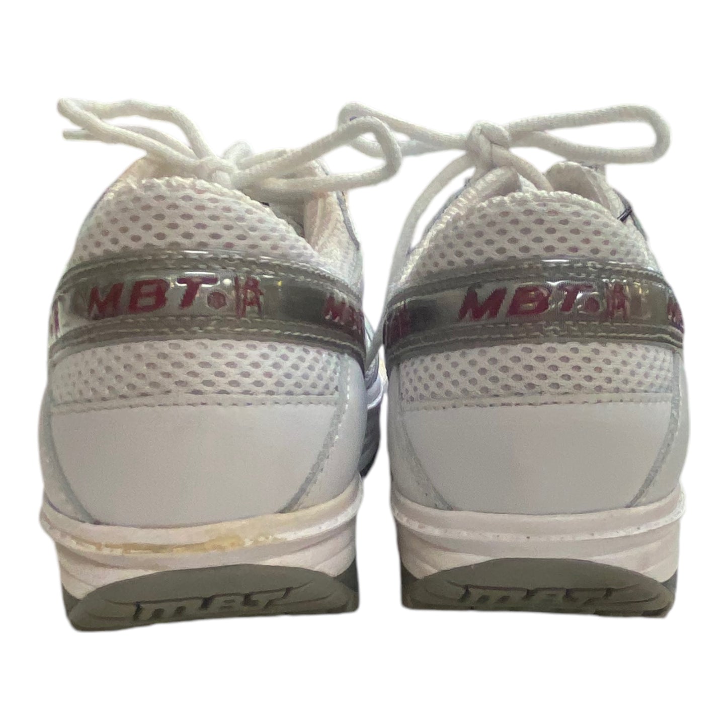 Shoes Athletic By Cmc In White, Size: 7