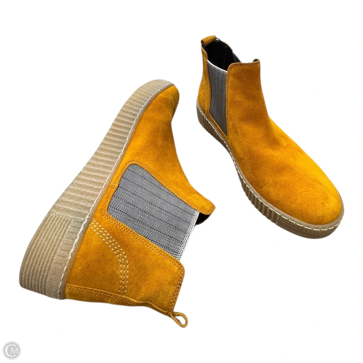 Boots Ankle Flats By Cmb In Gold, Size: 6