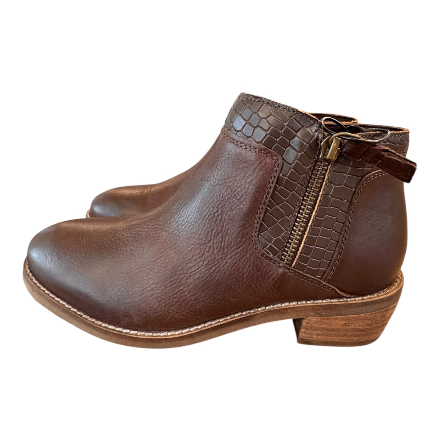 Boots Ankle Heels By SOFT WALK In Brown, Size:7