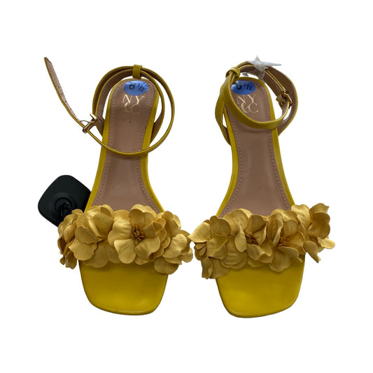 Shoes Heels Kitten By New York And Co In Yellow, Size:6.5