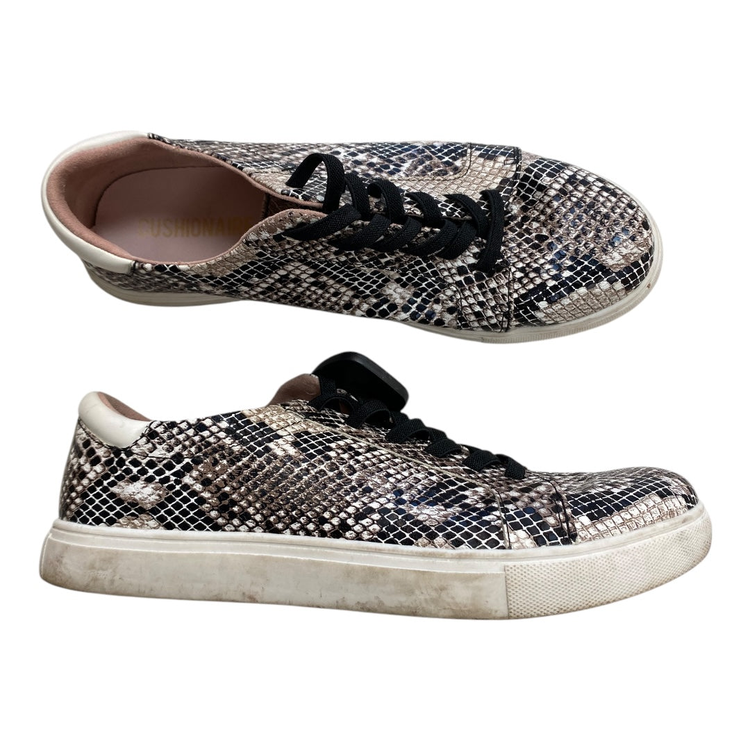 Shoes Sneakers By Cushionaire In Snakeskin Print, Size:8.5