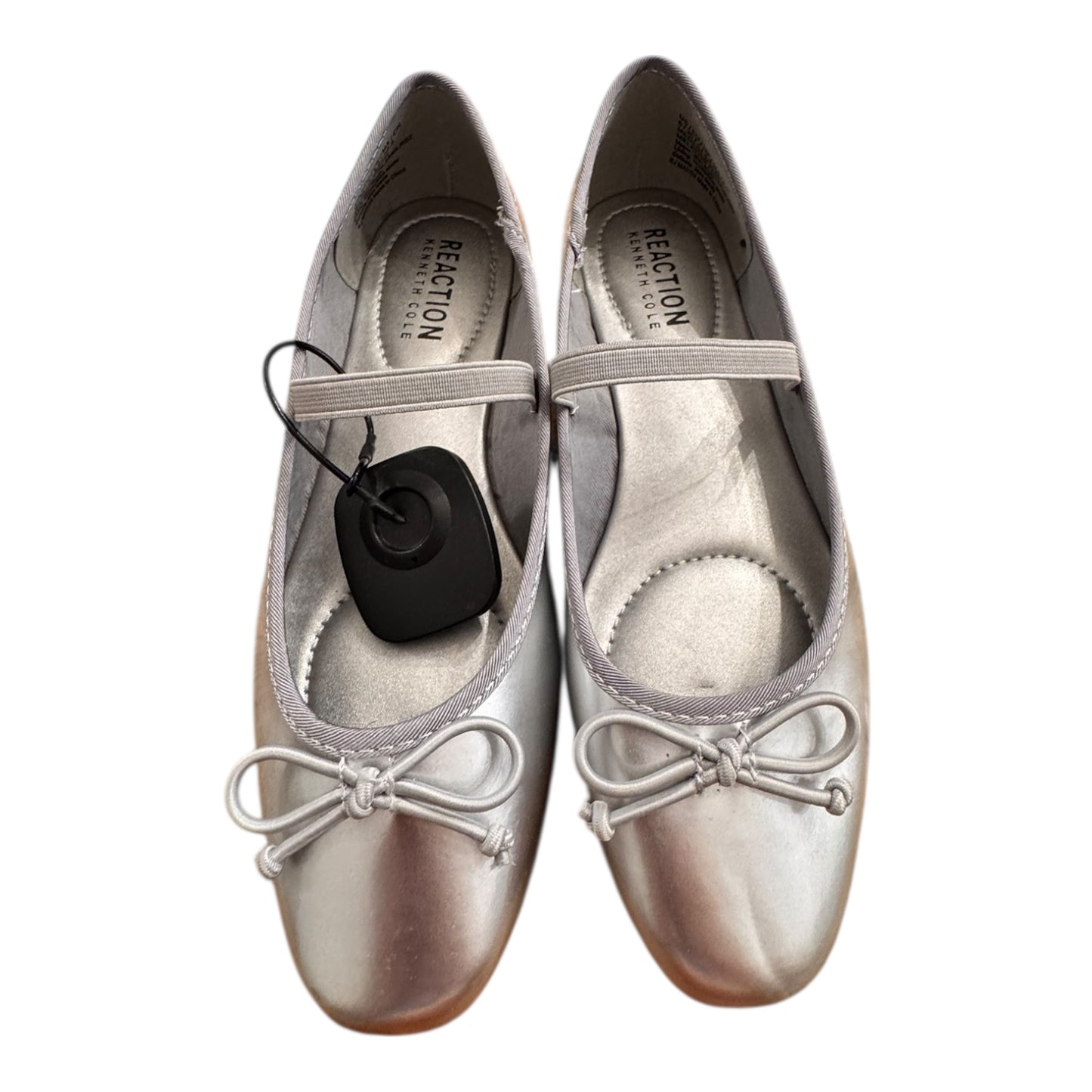 Shoes Flats By Kenneth Cole In Silver, Size:6