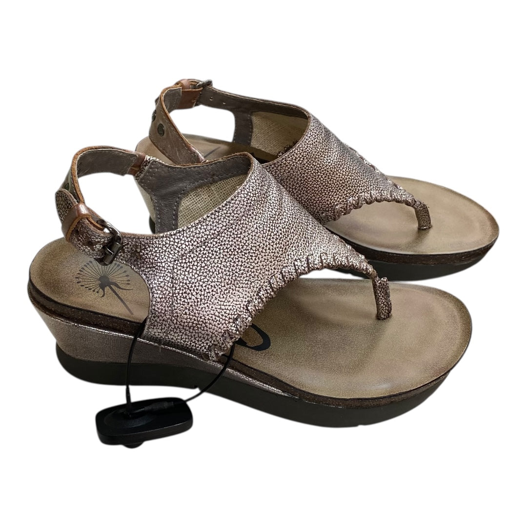 Shoes Heels Wedge By Otbt In Gold, Size:7