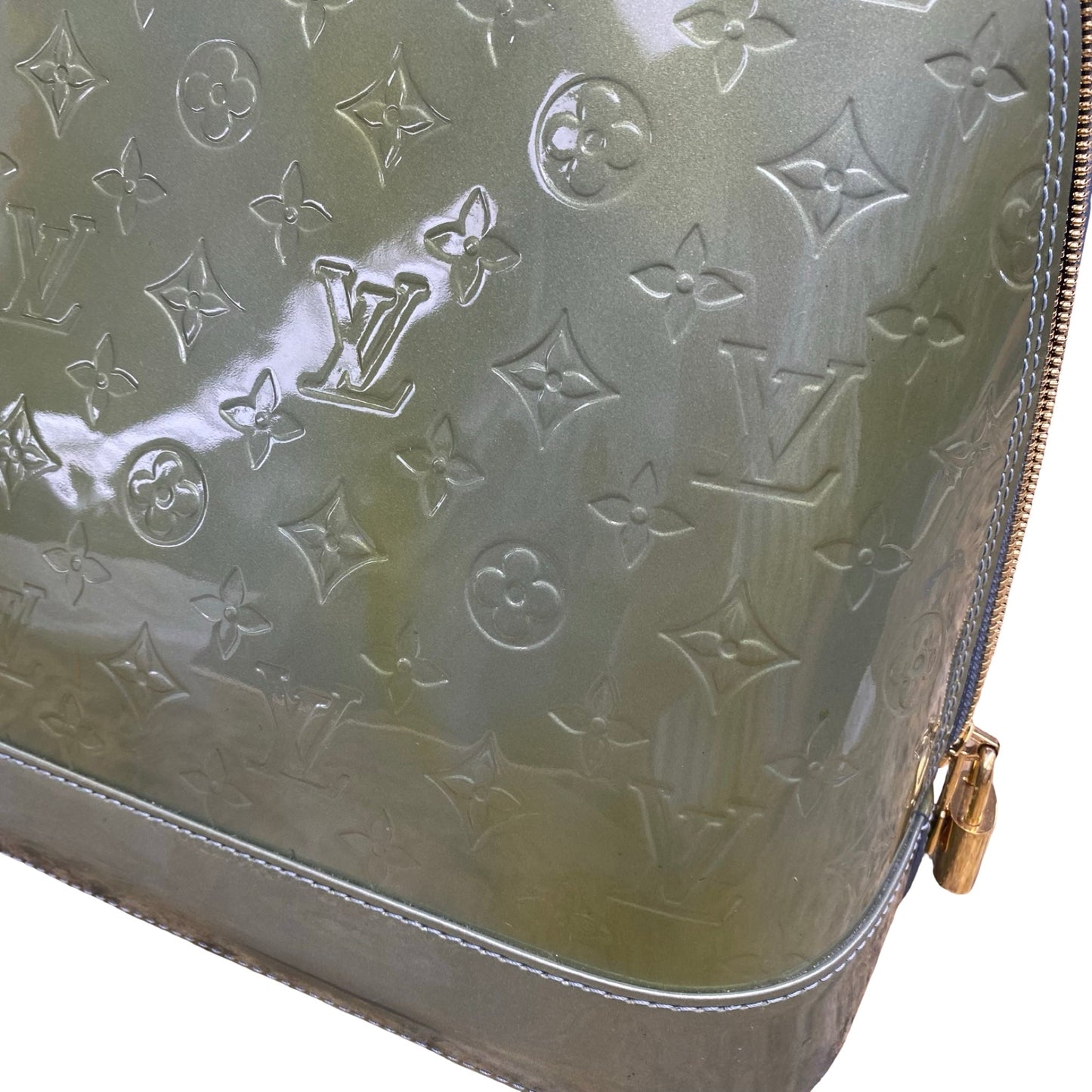 Handbag Luxury Designer By Louis Vuitton In Givre Green Monogram Vernis, Size:Large (GM)
