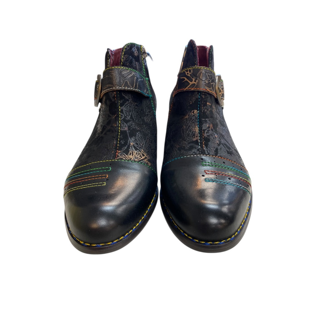 Boots Ankle Flats By Clothes Mentor In Multi, Size:9.5