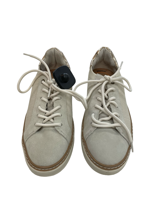 Shoes Athletic By Hush Puppies In Cream, Size:6