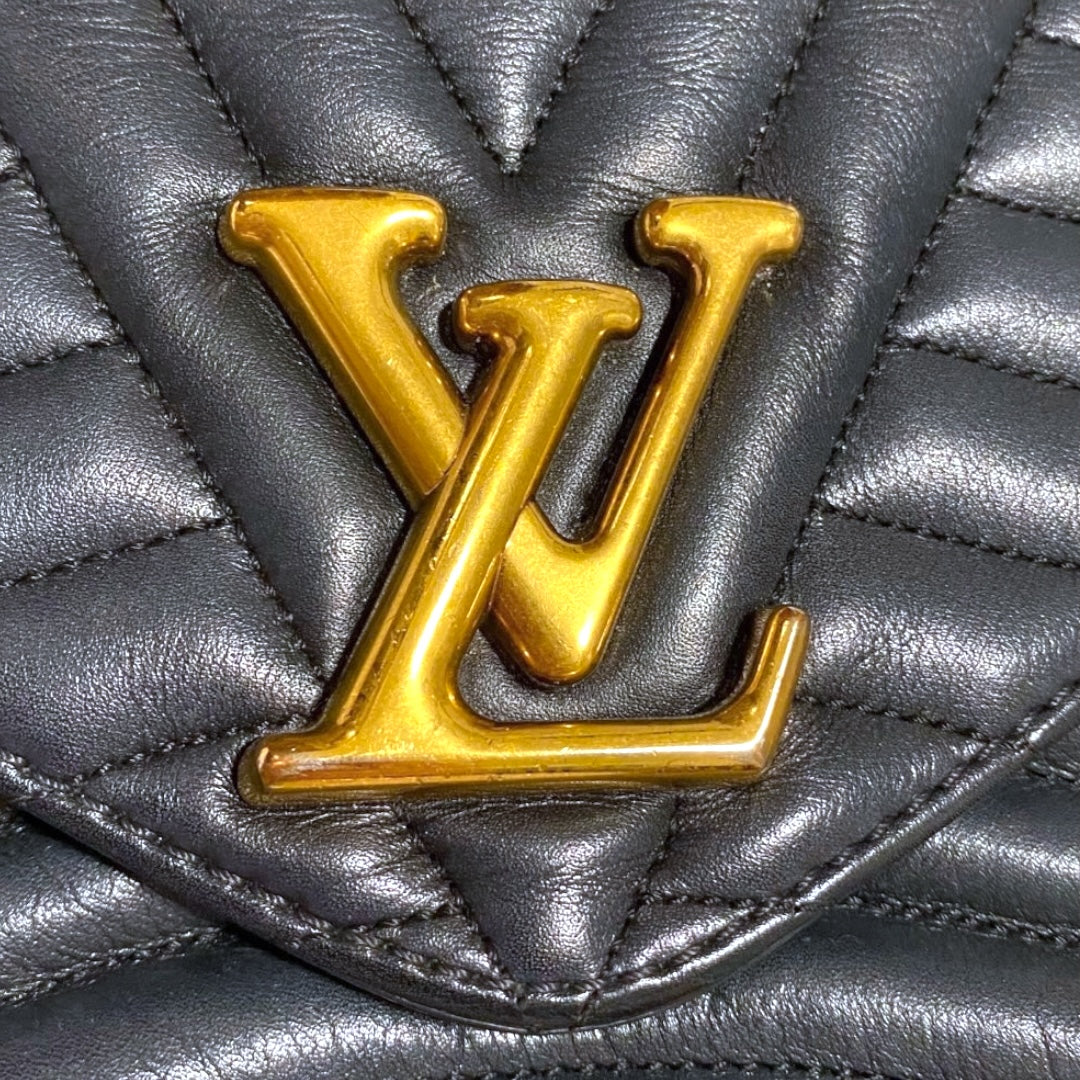 Handbag Luxury Designer By Louis Vuitton  Size: Small