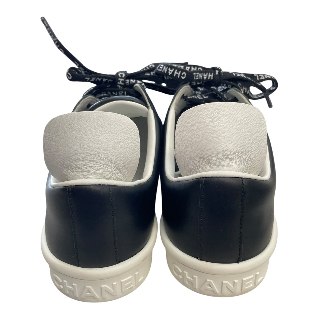 Shoes Luxury Designer By Chanel In Black & White w/ Box Size: 39.5