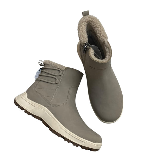 Boots Snow By Khombu In Grey, Size:6
