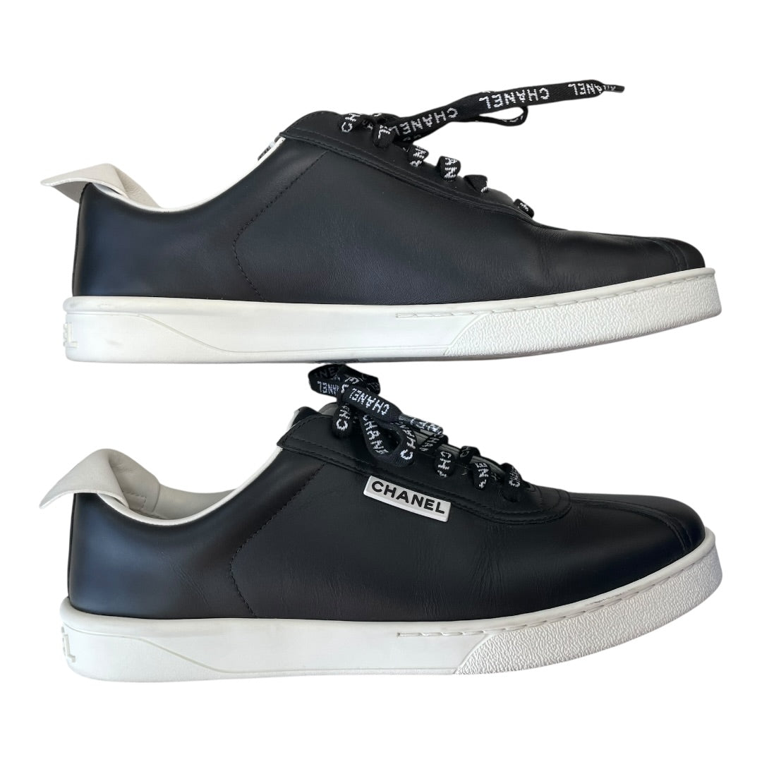 Shoes Luxury Designer By Chanel In Black & White w/ Box Size: 39.5