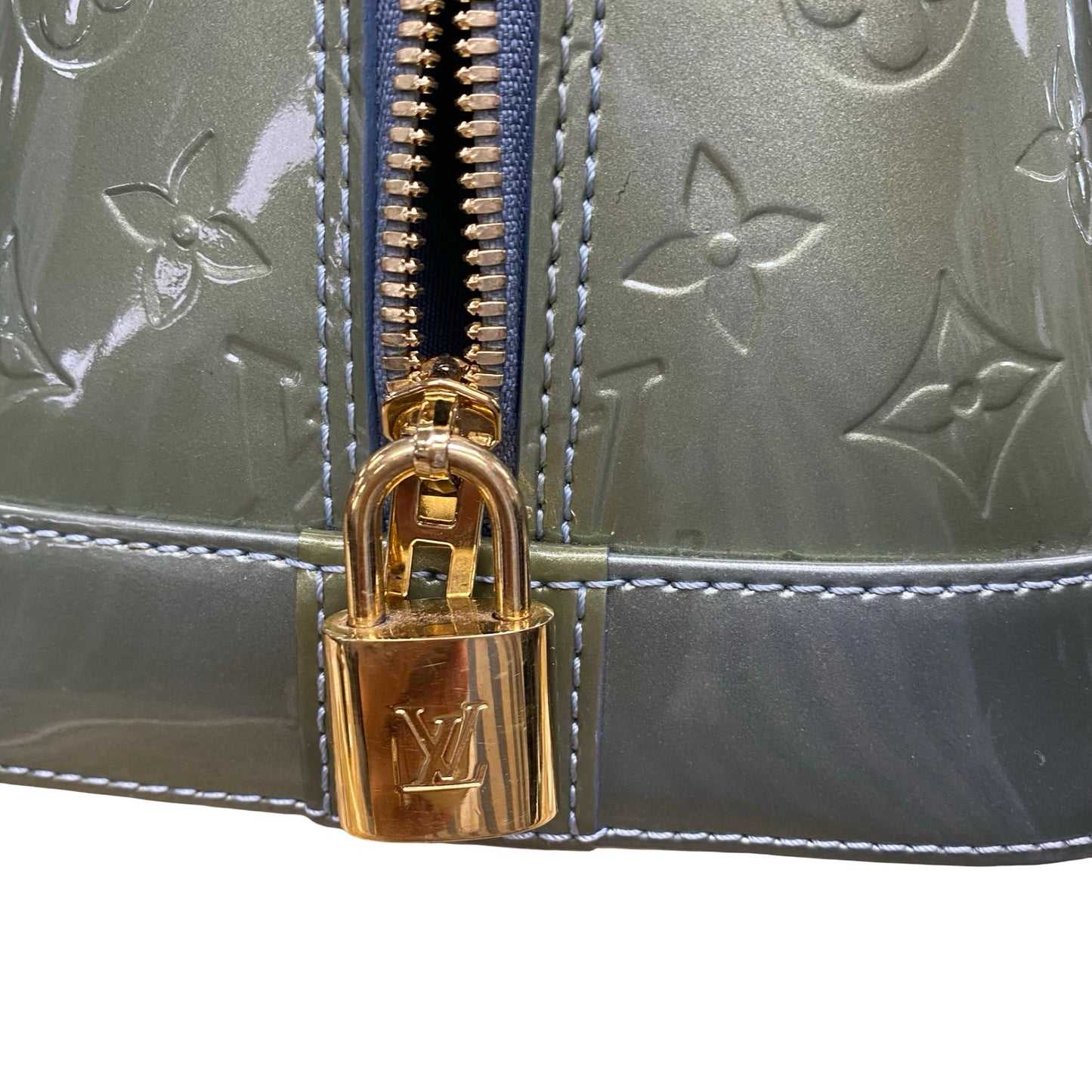 Handbag Luxury Designer By Louis Vuitton In Givre Green Monogram Vernis, Size:Large (GM)