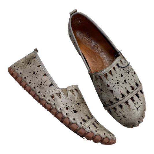 Shoes Flats By Spring Step In Grey, Size:8.5