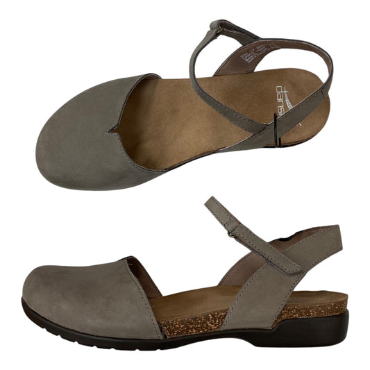Shoes Flats By Dansko In Tan, Size:7