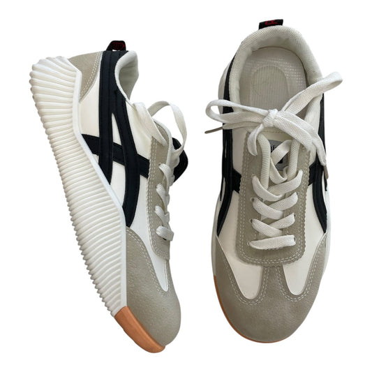 Shoes Sneakers By Clothes Mentor In Cream, Size:9.5