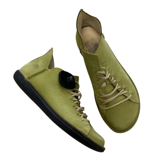 Shoes Flats By  Cmc In Green, Size:8.5