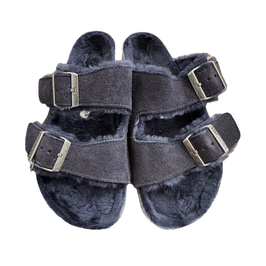 Sandals Designer By Birkenstock In Navy, Size:7