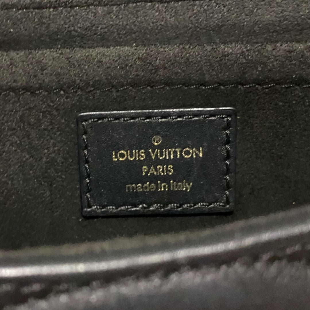 Handbag Luxury Designer By Louis Vuitton  Size: Small